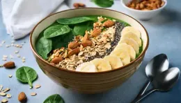 Smoothie Bowl aux Épinards et au Beurre d